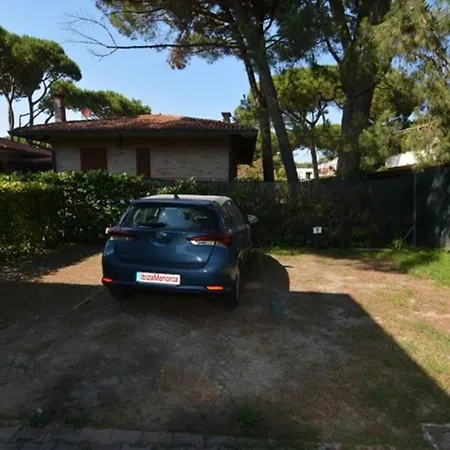 Comfy With Patio And Private Fenced And Furnished Garden Lignano Sabbiadoro
