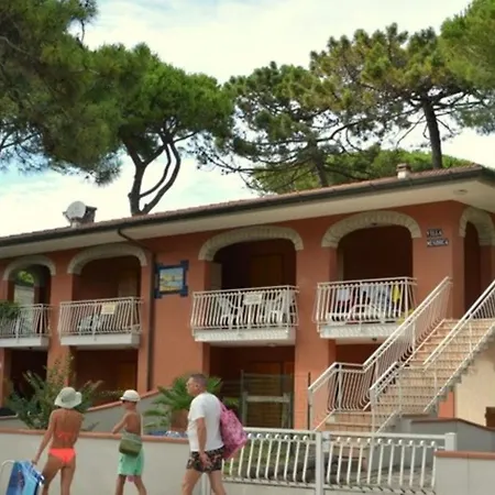 Comfy With Patio And Private Fenced And Furnished Garden Apartment